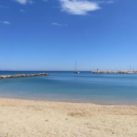 T2 3 Etoiles A La Faviere Avec Piscine Et Parking - Fr-1-610-4 *