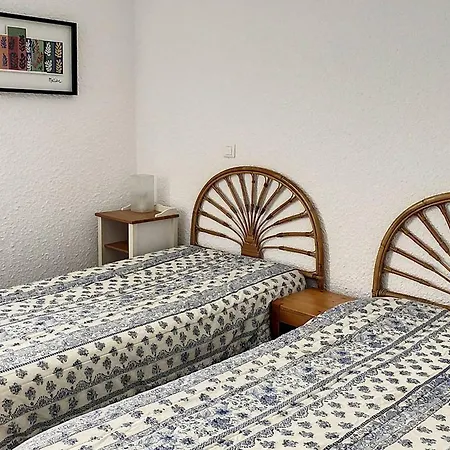 T2 3 Etoiles A La Faviere Avec Piscine Et Parking - Fr-1-610-4 *